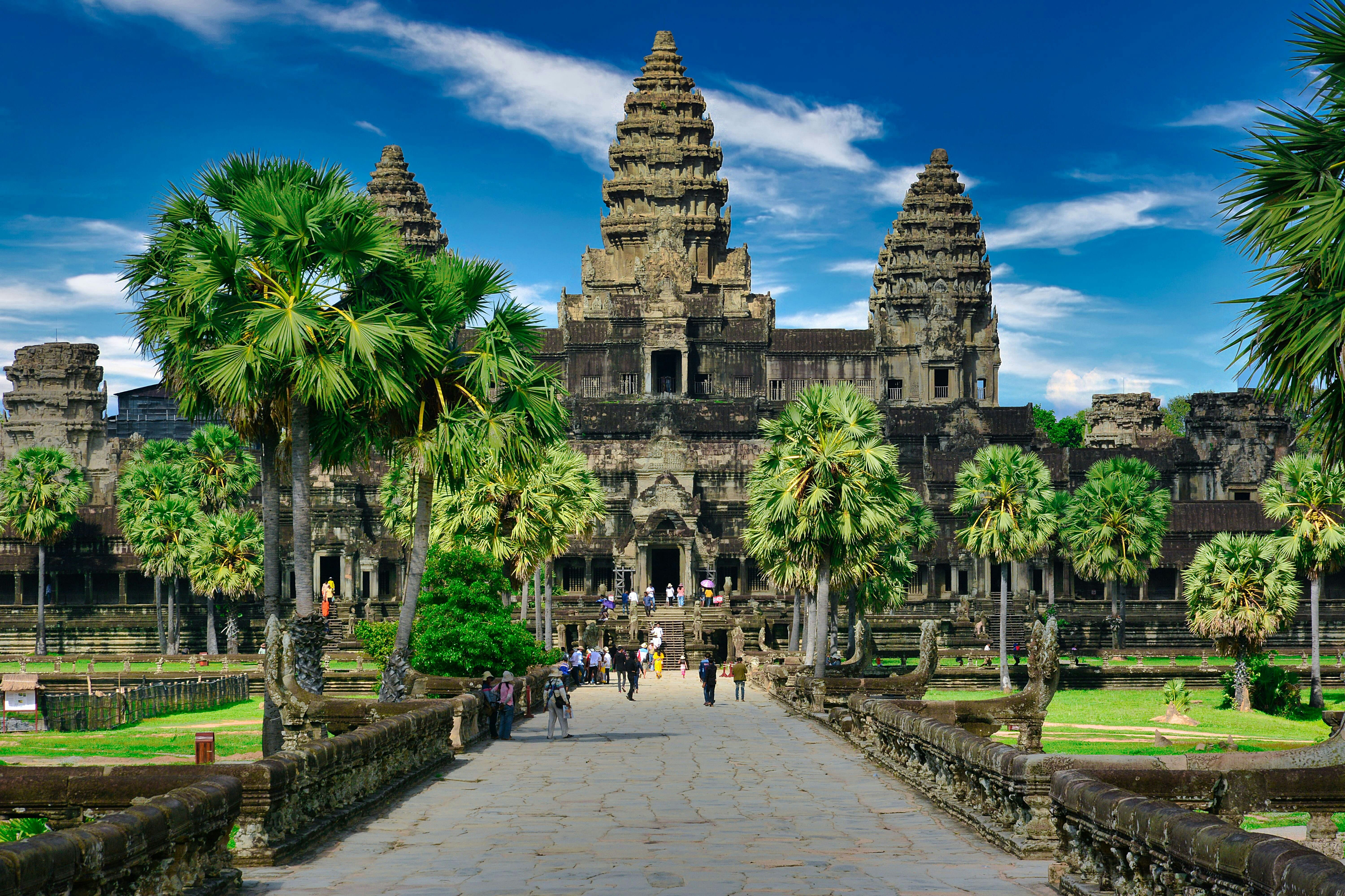Angkor Wat en Camboya, templo jemer con arquitectura religiosa e histórica y detalles escultóricos tradicionales
