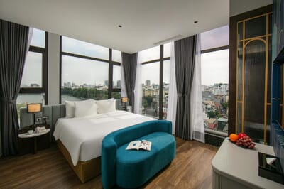 May de Ville Lakeside Hotel